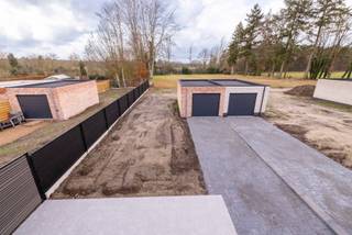 Nieuwbouw HOB met e-peil < 10, bevat 3 / 4 slaapkamers, 2 badkamers, tuin en garage. Rustig gelegen met zicht op beschermde groenzone, doch...
