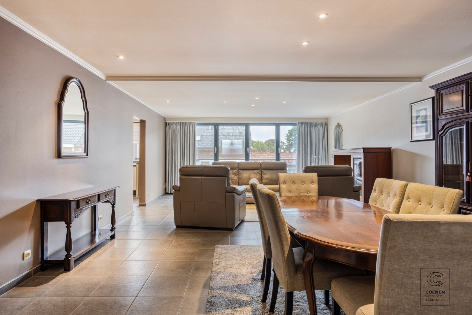 Instapklaar appartement van 124 m², 3 slpk's en terras op een toplocatie te Kontich! - foto 4