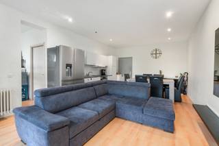 <p>Te koop: gezellig gesloten appartement in Antwerpen, Hof ter Lo, met rustgevend zicht op de gemeenschappelijke binnentuin.<br />Dit compacte en veelzijdige appartement biedt een unieke combinatie van een groen uitzicht en een praktische ligging. Dankzij de efficiënte indeling is dit een perfecte basis om naar eigen smaak te moderniseren. Gelegen in een rustige buurt, maar met winkels, openbaar vervoer, scholen en parken op korte afstand, geniet u hier van het beste van beide werelden.<br /><br />Belangrijkste ruimtes:<br />• Woonkamer met veel lichtinval.<br />• Keuken voorzien van keramische kookplaat en dampkap.<br />• Badkamer met ligbad, toilet, wastafel in meubel en aansluiting voor wasmachine.<br />• Slaapkamer met voldoende ruimte voor een tweepersoonsbed.</p>

<p>Troeven:<br />• Ideaal als investering<br />• Compact en veelzijdig appartement, ideaal om te personaliseren.<br />• Rustige ligging met snelle verbinding naar voorzieningen.<br /><br />Neem vandaag nog contact op met uw ERA-makelaar voor een bezoek.<br />JOUW DROOMAPPARTEMENT. ZO GEVONDEN!</p>