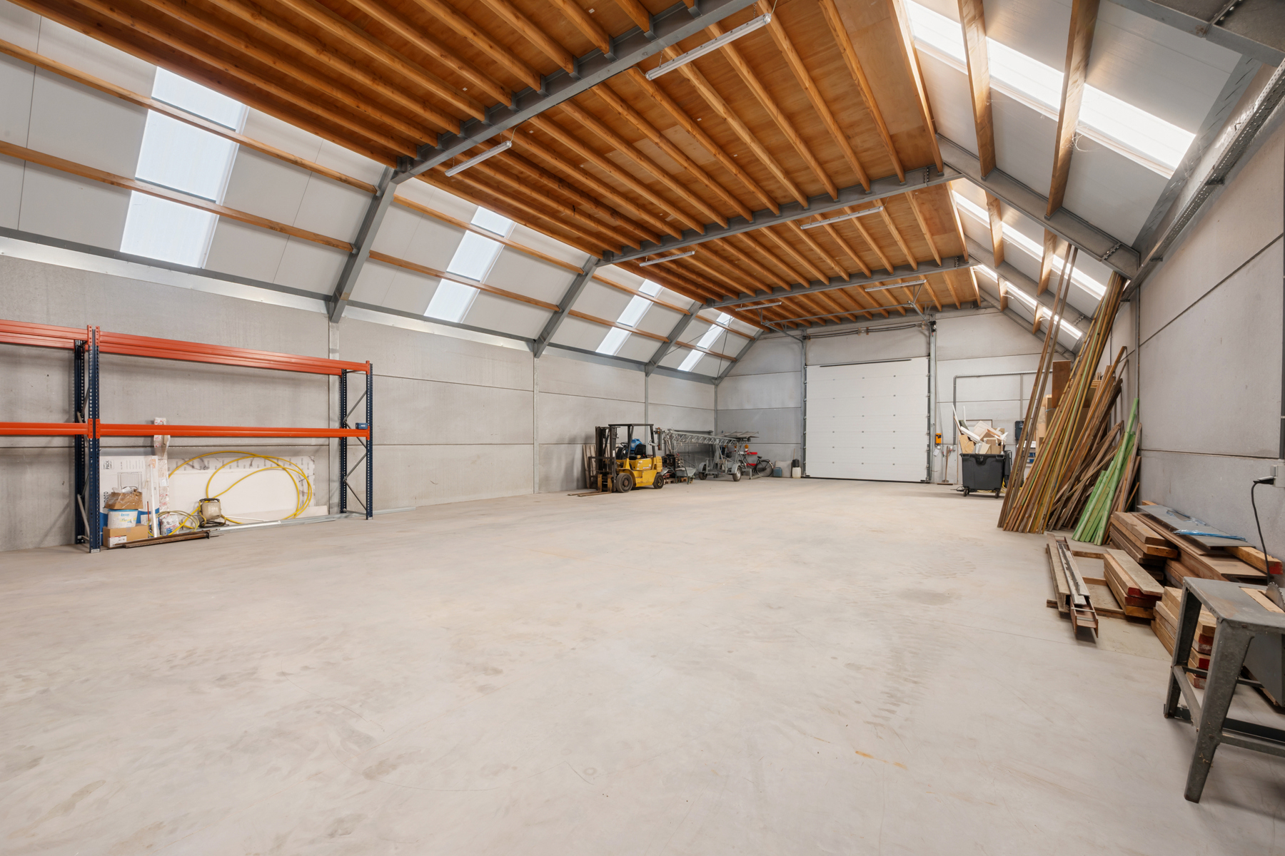 Ruime nieuwbouwloods (350 m2 én een tweede verdiep) in Kortemark  - foto 5