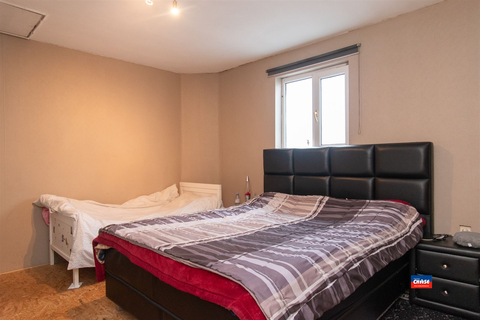 Ruime woning met 6 slaapkamers en handelsgelijkvloers - foto 2