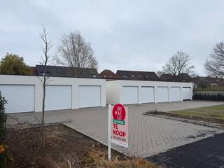 Laatste garageboxen te koop in residentie Hortus in centrum Deerlijk. Deze garageboxen met sectionale poort zijn bereikbaar via een aparte uitweg...