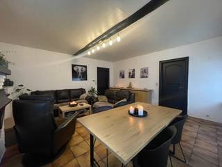 Op een gunstige locatie nabij het centrum van Wervik bevindt zich deze woning boordevol potentieel. Dankzij de vlotte verbindingen, de ruime...