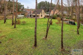 Op een unieke toplocatie te Keerbergen vinden we deze charmante woning uit 1995, gelegen op een royaal perceel van maar liefst 2.888 m².Deze...