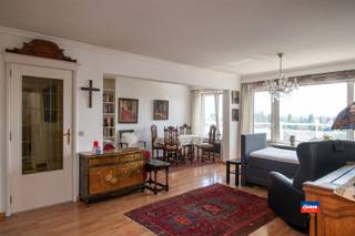 <p><span>HOBOKEN | ZEER GOED ONDERHOUDEN ÉÉN-SLAAPKAMER APPARTEMENT MET TERRAS EN KELDERBERGING (MOGELIJKHEID TOT 2e SLAAPKAMER ZOALS OORSPRONKELIJK SITUATIE)| GELEGEN OP DE VIJFDE VERDIEPING VAN VERZORGD GEBOUW MET LIFT | EPC B |</span></p><p><span>Indeling als volgt : inkomhal - lichtrijke woonkamer met aangrenzend terras - keuken - badkamer met ligbad en lavabo - toilet - slaapkamer met terras. Privatieve kelderberging.</span></p><p><span>De maandelijkse provisie bedraagt ca. 300 EUR (inclusief verwarming, water, syndicus, lift, onderhoud, blokpolis, vuilbakken,...).</span></p><p><span> </span></p>