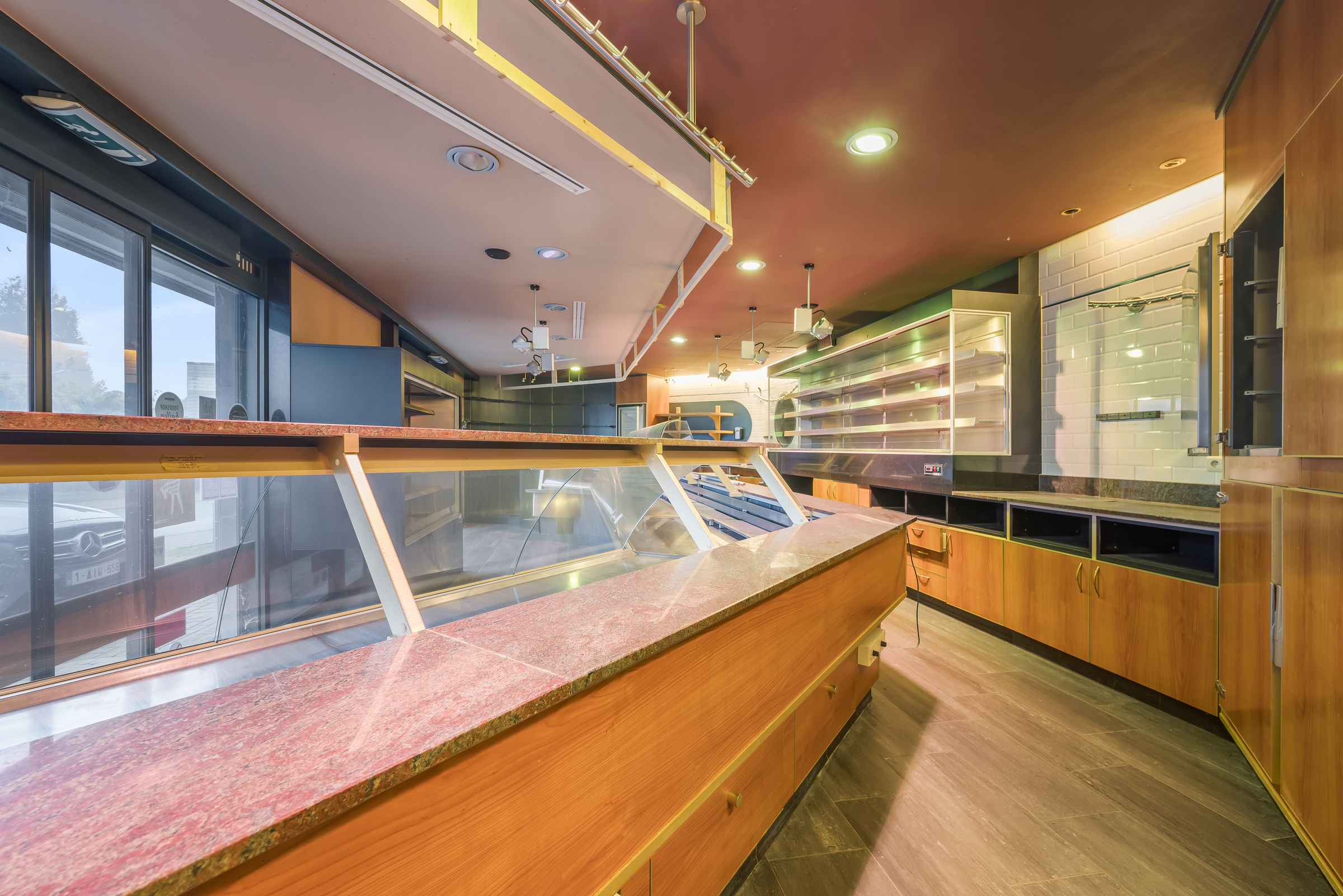 Handelspand met veel ruimte op toplocatie in Sint-Gillis - foto 3