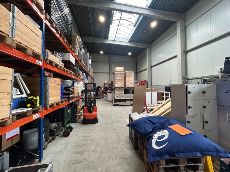 Nieuwbouw casco KMO-unit van 260 m² + 2 staanplaatsen - foto 5