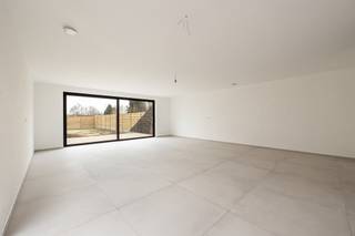 Espace et qualité sont les deux mots clés pour décrire cette maison nouvellement construite. Un terrain idéalement orienté d'environ 443m² et...