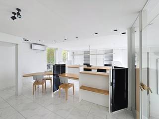 This office is located near the entrance and exit of the E40 Gistel and is therefore very easy to reach by car and public transport...