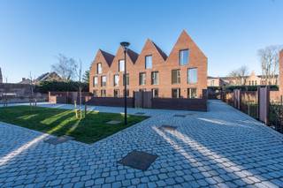 Deze gezellige woning is gelegen in het charmante en gezellige Oud-Rekem. Het dorpje werd door Toerisme Vlaanderen eerder verkozen tot ‘Het...