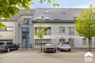 <p>In het geliefde Adelbergpark, op wandelafstand van het bruisende centrum van Lommel, bevindt zich dit uitzonderlijk ruime triplex appartement. Het is een unieke woonkans voor wie comfort, ruimte en een uitstekende ligging wil combineren.<br />Het appartement valt op door zijn doordachte indeling en royale woonoppervlaktes die verspreid zijn over drie verdiepingen. <br />Buiten geniet u van een zeer ruim terras en een private carport, waardoor parkeren steeds comfortabel en dichtbij is. Daarnaast is er een praktische kelderberging aanwezig, ideaal voor extra opslagruimte.<br />De ligging is zonder twijfel één van de grootste troeven. Het Adelbergpark biedt een rustige, groene en aangename woonomgeving, terwijl u toch op korte afstand woont van winkels, scholen, horeca en openbaar vervoer in het centrum van Lommel. Zo combineert u een rustige woonomgeving met een uiterst centrale ligging.<br /><strong>Troeven:</strong></p>

<ul><li>Ruim en praktisch ingedeeld triplex appartement</li><li>3 slaapkamers</li><li>2 badkamers</li><li>Topligging in het groene Adelbergpark, nabij centrum Lommel</li><li>Private carport</li><li>Extra bergruimte in kelder</li><li>Ideale combinatie van rust, ruimte en bereikbaarheid</li></ul>

<p>Het appartement is onmiddellijk beschikbaar.<br /><br />Bent u op zoek naar een unieke woonst met ruimtegevoel, comfort en een uitstekende ligging? Dan is dit triplex appartement beslist een bezoek waard.<br />Contacteer ons vandaag nog voor meer informatie of een bezichtiging. </p>