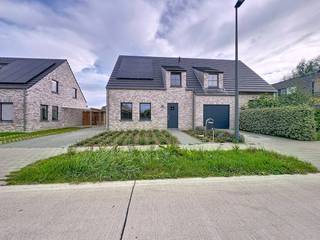 Cette maison récemment construite est située dans le quartier calme et recherché de De Pinte. Il s'agit de la première location, qui garantit que...
