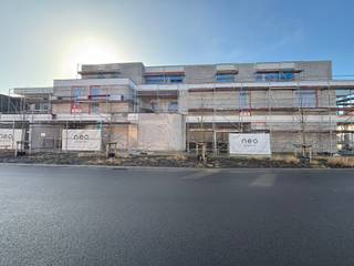 Zeer ruim 2 slaapkamer appartement voorzien van alle comfort, oa. warmtepomp, vloerverwarming, zonnepanelen enz.Bewoonbare oppervlakte 96 m² + 110 m²...