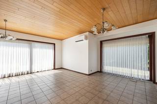Deze rustig gelegen woning combineert comfort met energiezuinig wonen en is ideaal voor wie op zoek is naar een praktische gelijkvloerse woning...
