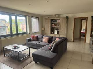 Welkom in Sint-Lievens-Houtem waar we op de 2de verdieping dit ruime appartement terugvinden! Het appartement is ideaal gelegen op het marktplein in...