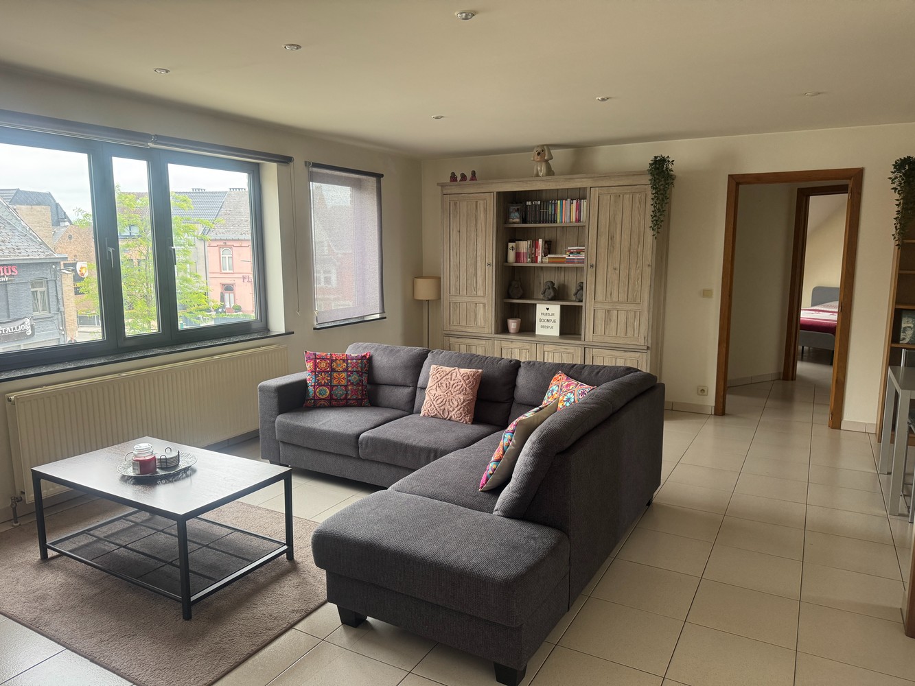 Appartement met 2 slaapkamers op het Marktplein te Sint-Lievens-Houtem ! - foto 2