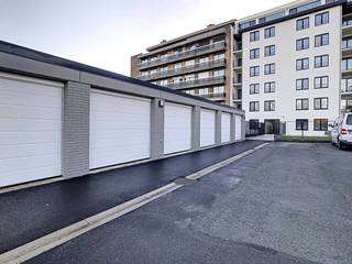 Recent gerenoveerd en instapklaar appartement te koop in residentie 'Meidoorn' in Ieper. De mooie zichten vanaf het 5de verdiep en de ligging...