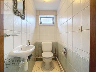 Deze charmante woonst treffen we op een van de meest begeerde plekken in Landen. Aan de rand van het stadscentrum, maar absoluut op wandelafstand...