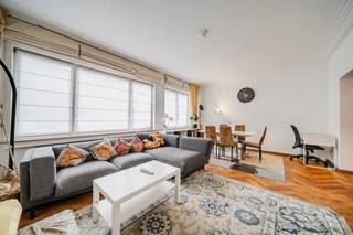 Dit appartement ligt aan de Avenue Capitaine Piret 21, op de begane grond van een woongebouw, en biedt een aangename leefomgeving in een...