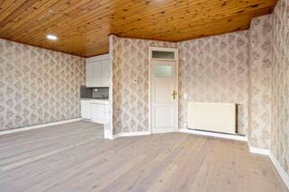 Appartement situé au troisième étage (sans ascenseur) d'un petit immeuble à l'arrière du front de mer et à quelques pas du centre-ville...