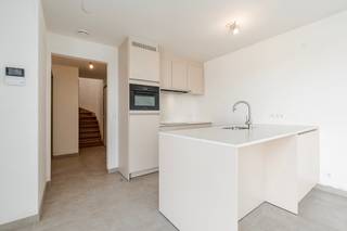 en ruim duplexappartement met drie slaapkamers op de derde en vierde verdieping van het prestigieuze nieuwbouwproject Sailor's Park 4 - Villa Linnet.

<p>Indeling: <br />- op de 3de verdieping: Inkomhal, gastentoilet, berging met aansluiting voor wasmachine, trap, leefruimte met open keuken, zithoek, eethoek en aangrenzend terras, slaapkamer 1 met on-suite badkamer met dubbele wastafel in meubel en keuze tussen ligbad, inloopdouche of hoekdouche.<br />- op de vierde verdieping: nachthal,  slaapkamer 2, badkamer met dubbele wastafel in meubel en keuze tussen ligbad, inloopdouche of hoekdouche, apart toilet, slaapkamer 3 met aangrenzend zonneterras.</p>

<p>Interesse? Contacteer ons voor meer informatie op 058 22 22 22 of via servimo@era.be</p>