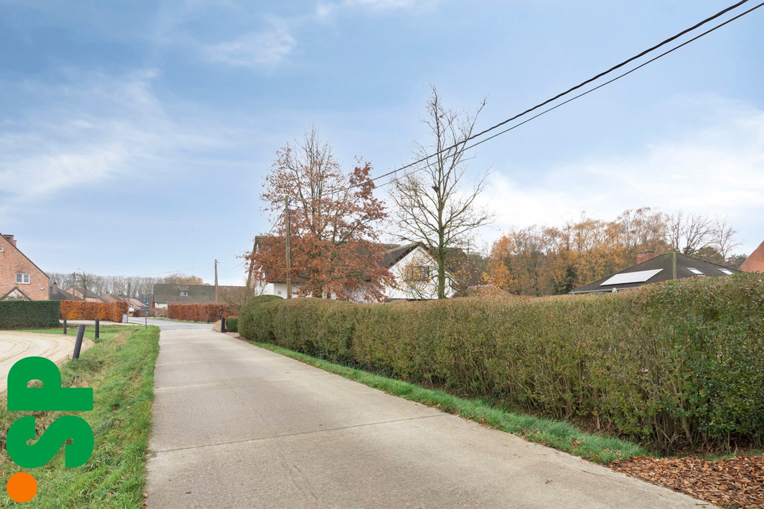 Zeer mooi afgewerkte villa met 5 slaapkamers en 3 badkamers op centrale doch landelijke locatie. - foto 4