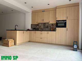 Op zoek naar een comfortabele woning met een warme uitstraling én praktische indeling? Deze charmante woning met 3 slaapkamers, ruime leefkeuken...