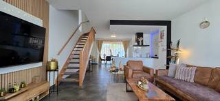 Voor een afspraak bel Kim 0473 72 33 62Instapklare woning in een rustige, doodlopende straat aan de rand van het centrum van Lummen.Deze moderne en...