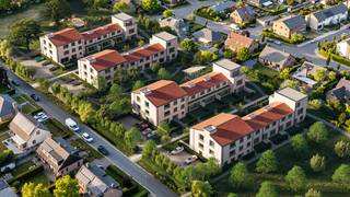 <p>Residentie Wilgenpark ligt in een rustige, groene buurt met een vlotte fietsverbinding naar winkels, scholen, bus en tram. In enkele minuten bereik je het bruisende centrum van Gent. Hier woon je in alle sereniteit, met de stad altijd dichtbij.</p><p>Het ontwerp focust op openheid en maximale vergroening. Tussen de woonunits ontstaat een luchtige, parkachtige omgeving waar natuur en wonen naadloos in elkaar overvloeien. Elke woonunit wordt omringd door groen en geniet van zicht op de nieuw aangelegde groenzone of de bestaande boomgaard. Buitenruimte en beleving staan centraal.</p><p>Het aanbod is gevarieerd en dynamisch: 2-slaapkamerappartementen, gezinswoningen met 3 slaapkamers en ruime triplex- of kangoeroewoningen met 4 slaapkamers en 2 badkamers. Deze mix creëert een levendige community waar verschillende generaties zich thuis voelen.</p><p>Duurzaamheid is een kernwaarde, met een streefdoel van E-peil 10 voor energiezuinig en toekomstbestendig wonen. De woningen worden uitgerust met een warmtepomp op geothermie, die niet alleen instaat voor een energiezuinige verwarming, maar ook de mogelijkheid tot koeling biedt. De afwerking van keuken, sanitair en vloeren kies je volledig zelf, afgestemd op jouw smaak en levensstijl.</p><p>Ontdek het project en bekijk samen met onze projectverantwoordelijke de plannen en het lastenboek.</p><p>Bel Steffi op 0498 50 50 94 of mail naar verkoop@vastgoeddevos.be.</p>