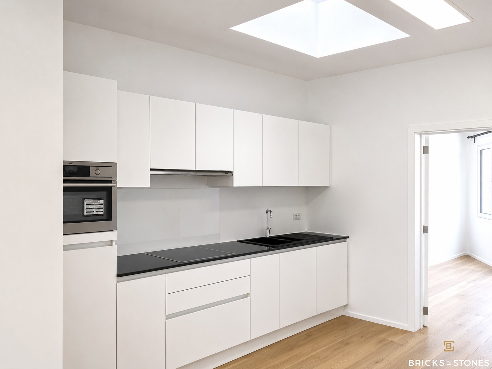 Gerenoveerd appartement met 2 slaapkamers en tuin! - foto 3