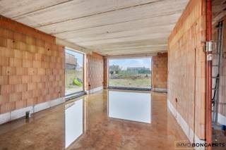 Deze volledig afgewerkte woning combineert hedendaags comfort met energiezuinig wonen. Er is een mogelijkheid tot aankoop aan 6% btw in plaats van...