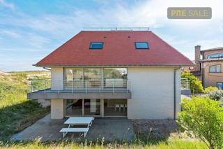Op de rand van de Schipgatduinen in Koksijde die de grens vormen met Oostduinkerke vinden we dit prachtig appartement terug. De unieke ligging van...