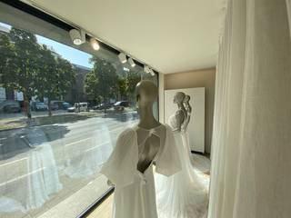 Zeer ruim, modern en uitstekend verlicht handelspand. Centraal gelegen en zeer goed bereikbaar aan de kleine ring van Hasselt.Ideaal voor...