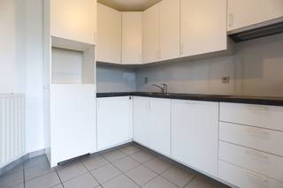 Dit appartement bevindt zich op de 1ste verdieping van een verzorgd gebouw met lift en geniet van een prachtig groenzicht. Het appartement is...