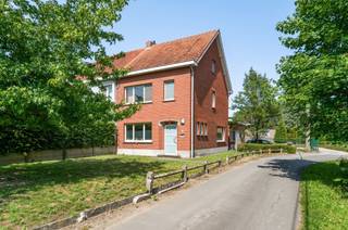 Aangename gezinswoning met 3 (mogelijk 5!) slaapkamers, uiterst rustig gelegen in het landelijke Sint-Katelijne-Waver. Deze mooie woning werd steeds...