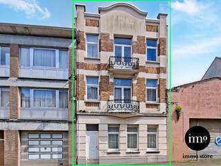 <p>Immo Store presenteert deze uitstekend gelegen woning in de gegeerde De Selliers de Moranvillelaan in Sint-Agatha-Berchem. Op het gelijkvloers bevinden zich een inkomhal, woonkamer, eetkamer en keuken, met aansluitend een overdekte koer die tal van mogelijkheden biedt. De twee bovenverdiepingen beschikken elk over een eigen achterterras en omvatten samen 4 slaapkamers en 2 badkamerruimtes. De bovenste verdieping, die naar eigen smaak verder afgewerkt of gerenoveerd kan worden, zou kunnen worden ingericht als een ruime extra woonverdieping. Een ruime woning met veel potentieel, gelegen op een toplocatie in een gegeerde woonomgeving. Grijp deze unieke IMMO STORE-kans en plan vandaag nog uw bezoek! Bel ons op 02/203.03.03 of stuur een mail naar info@immo-store.be!</p>