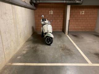 Ondergrondse autostaanplaats in de Cadixwijk, nabij het nieuwe ziekenhuis.