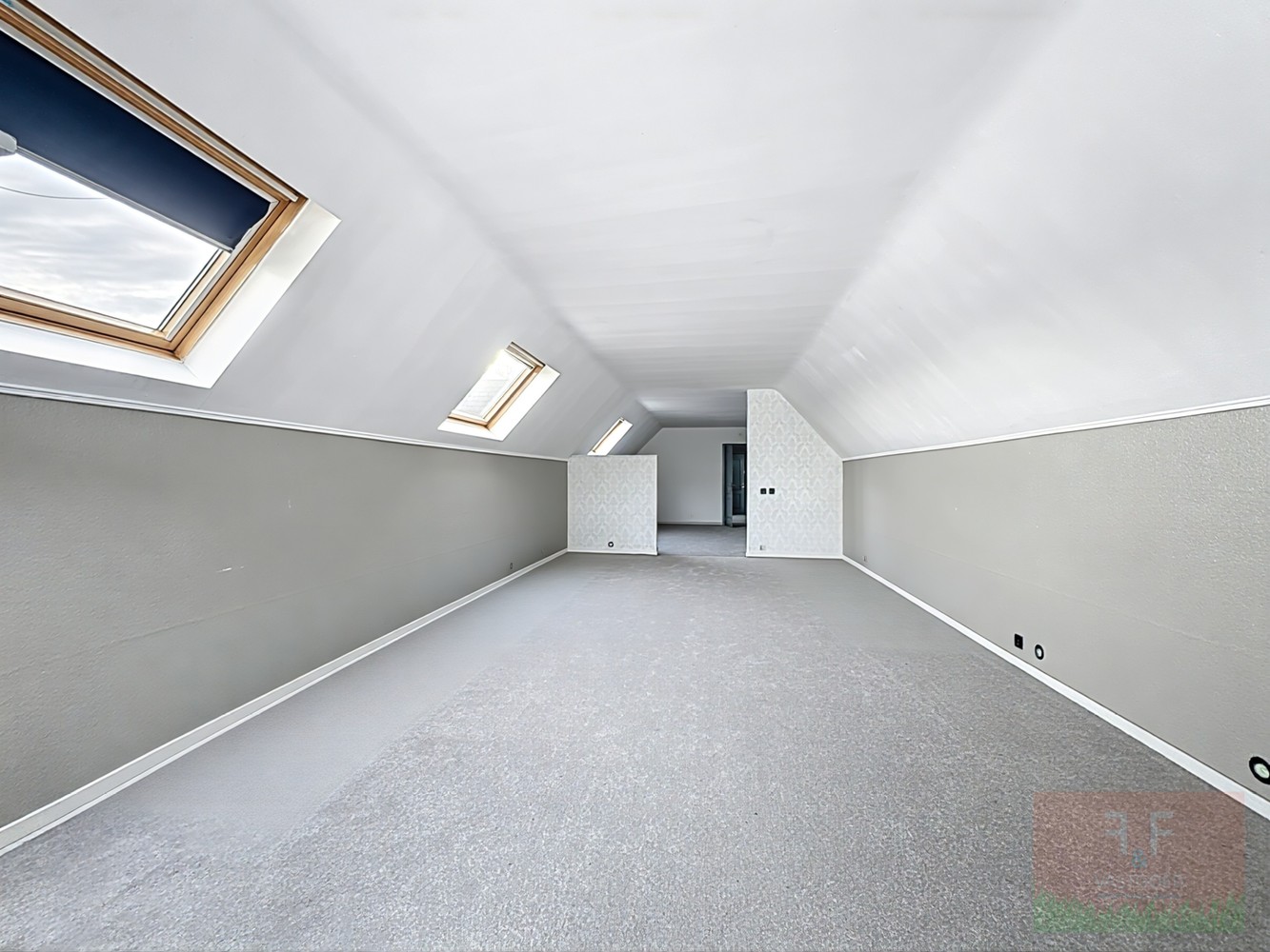 Loft op 1ste verdieping met 2 slaapkamers, zonneterras en een carport - foto 4