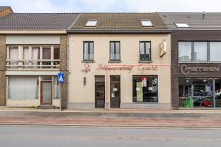 Vraagprijs: 99.000,00 euro.Bent u op zoek naar een betaalbare commerciële ruimte of kantoor op een zichtbare locatie? Deze polyvalente handelsruimte...