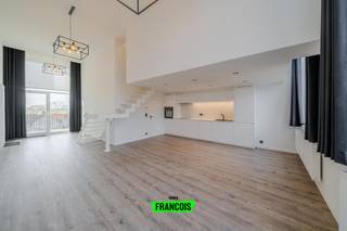 Ontdek dit ruim en lichtrijk duplex appartement te koop in het centrum van Diksmuide, met een bewoonbare oppervlakte van 98 m². Dankzij de...