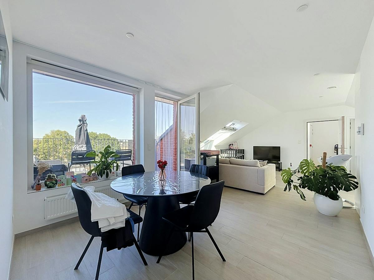 Gerenoveerd appartement met leuk terras te huur te Wevelgem - foto 4
