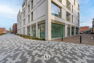 In dit gloednieuwe, professioneel ontworpen medisch centrum komt een hoogwaardige kantoorruimte van 120 m² beschikbaar. Het gebouw is...