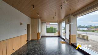 Op deze goede locatie in Bree vindt u een ruime halfopen woning met handelsruimte. De ligging is een troef en zal in de toekomst aan waarde...