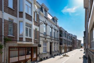 BEZOEKMOMENT: (op afspraak) zaterdag 23/08 10u00 - 12u00 De Collegestraat in Sint-Niklaas, een autoluwe straat op een steenworp van 's lands grootste...