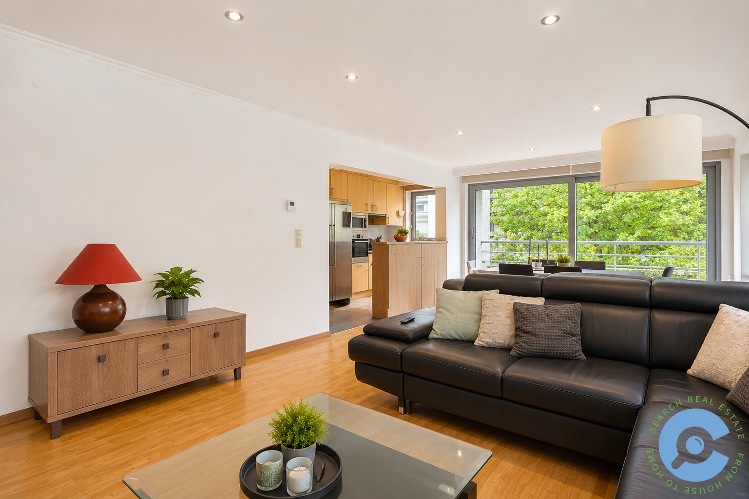 Ruim 3 slaapkamer appartement met terras en garage - foto 4