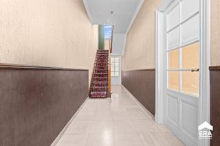 Te renoveren woning met 3slpk en tuin op rustige locatie in Wervik.Bij het binnenkomen treffen we een inkomhal aan die toegang geeft tot de lichte...