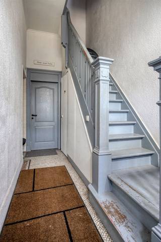 <p><span>Te renoveren karakterwoning op strategische ligging in Mortsel</span></p><p><span>Unieke opportuniteit te Mortsel: een karaktervolle woning met tal van mogelijkheden voor wie op zoek is naar een renovatieproject met potentieel.</span></p><p><span>De woning beschikt over vijf slaapkamers en geniet van een grote tuin, ideaal voor gezinnen of wie graag buitenruimte heeft.</span></p><p><span>Het geheel is totaal te renoveren, maar biedt een uitstekende basis om naar eigen smaak en noden in te richten. Dankzij de strategische ligging in Mortsel, met vlotte verbindingen naar Antwerpen, openbaar vervoer, winkels en scholen in de nabijheid, vormt dit pand een interessante investering of een ideale gezinswoning.</span></p><p><span>Troeven:</span><span><br />· Karakterwoning met 5 slaapkamers<br />· Grote tuin<br />· Totaal renovatieproject met veel potentieel<br />· Strategische ligging in Mortsel</span></p><p><span>Interesse? Contacteer ons voor meer informatie of een bezoek ter plaatse.</span></p>