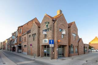 Gelegen in het hart van Hamme, biedt dit unieke pand een uitstekende kans voor ondernemers en investeerders.Dit stijlvolle gebouw is een ideale...