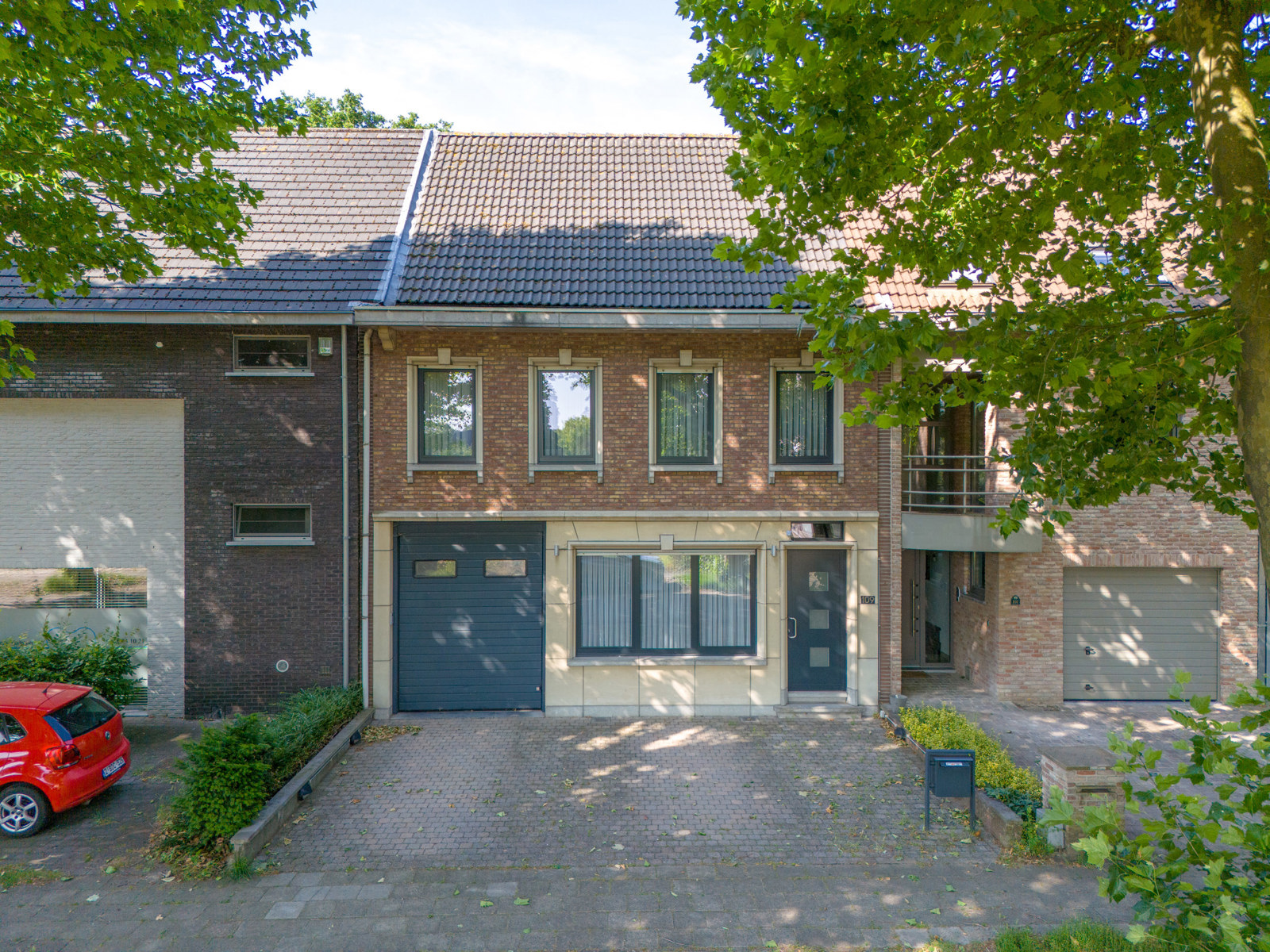 House for sale in Brasschaat with 4 bedrooms - photo 1