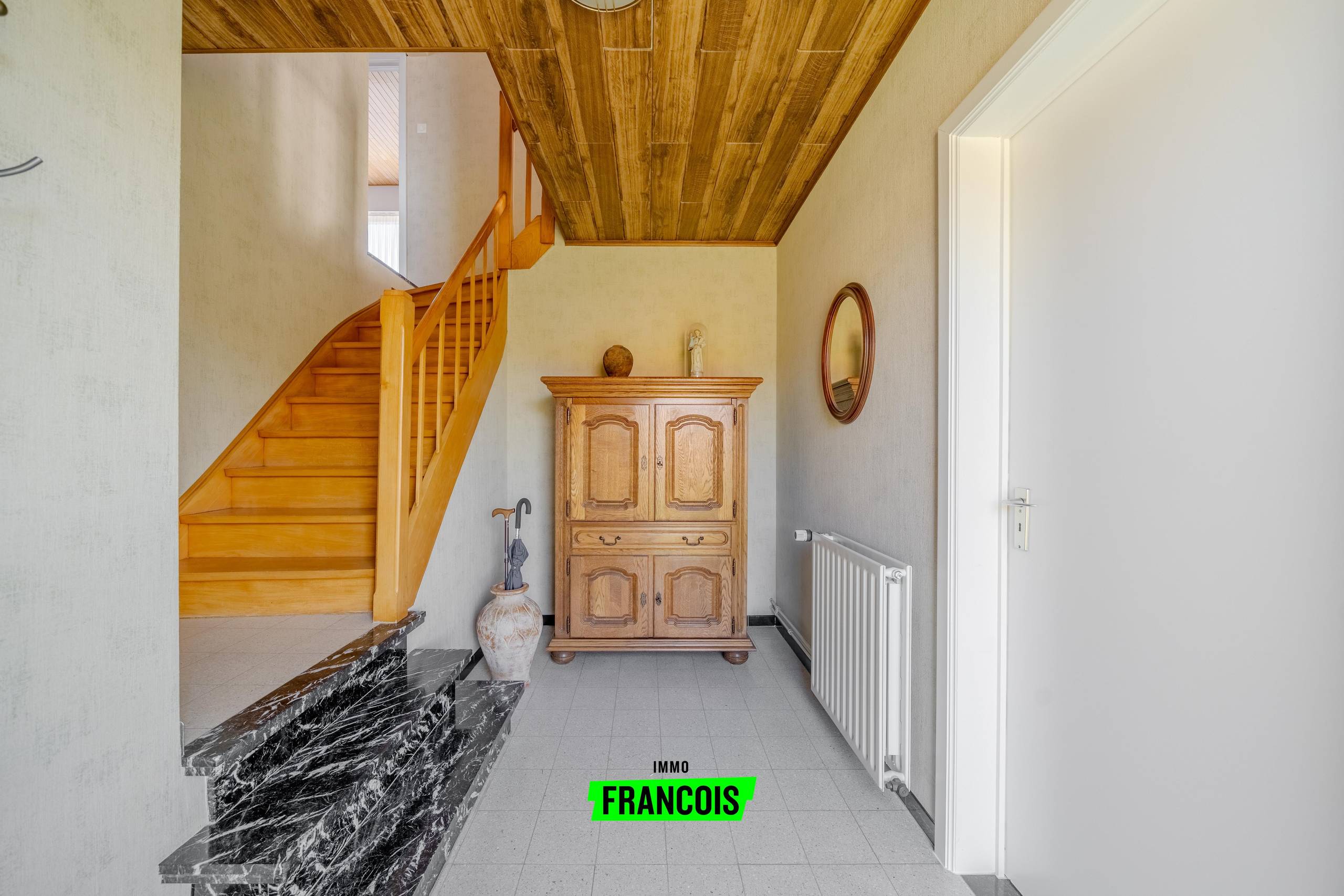 Rustig gelegen gezinswoning met 4 slaapkamers en zonnige tuin in hartje Merkem te koop! - foto 2